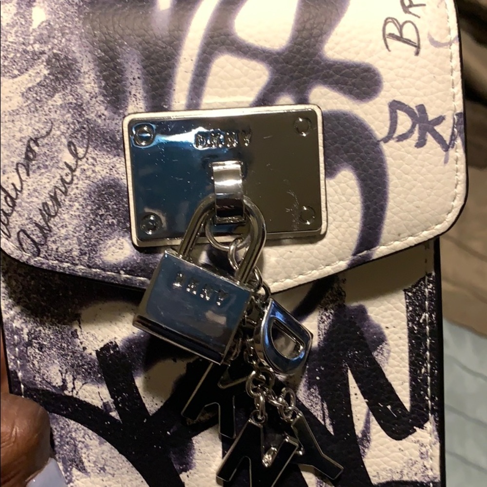 DKNY